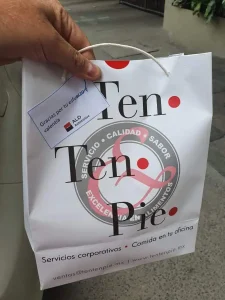 logo tentenpie en bolsa de papel