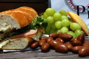 sandwich y uvas