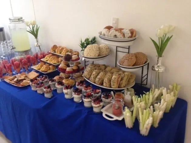 Mesa de Brunch con montaje Clásico e Institucional